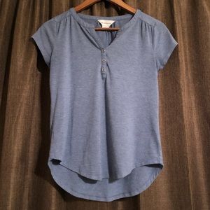 💙 Liz Claiborne Short Sleeve V Neck Top - Light Blue - Small 💙